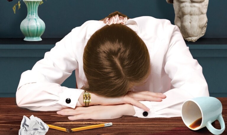 Book cover of Susan Kinsolving's 'The Head's Tale' with a woman in white with her head down on her desk.